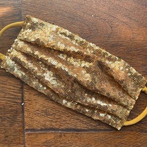 ✨NWOT | Gold sequin face mask✨